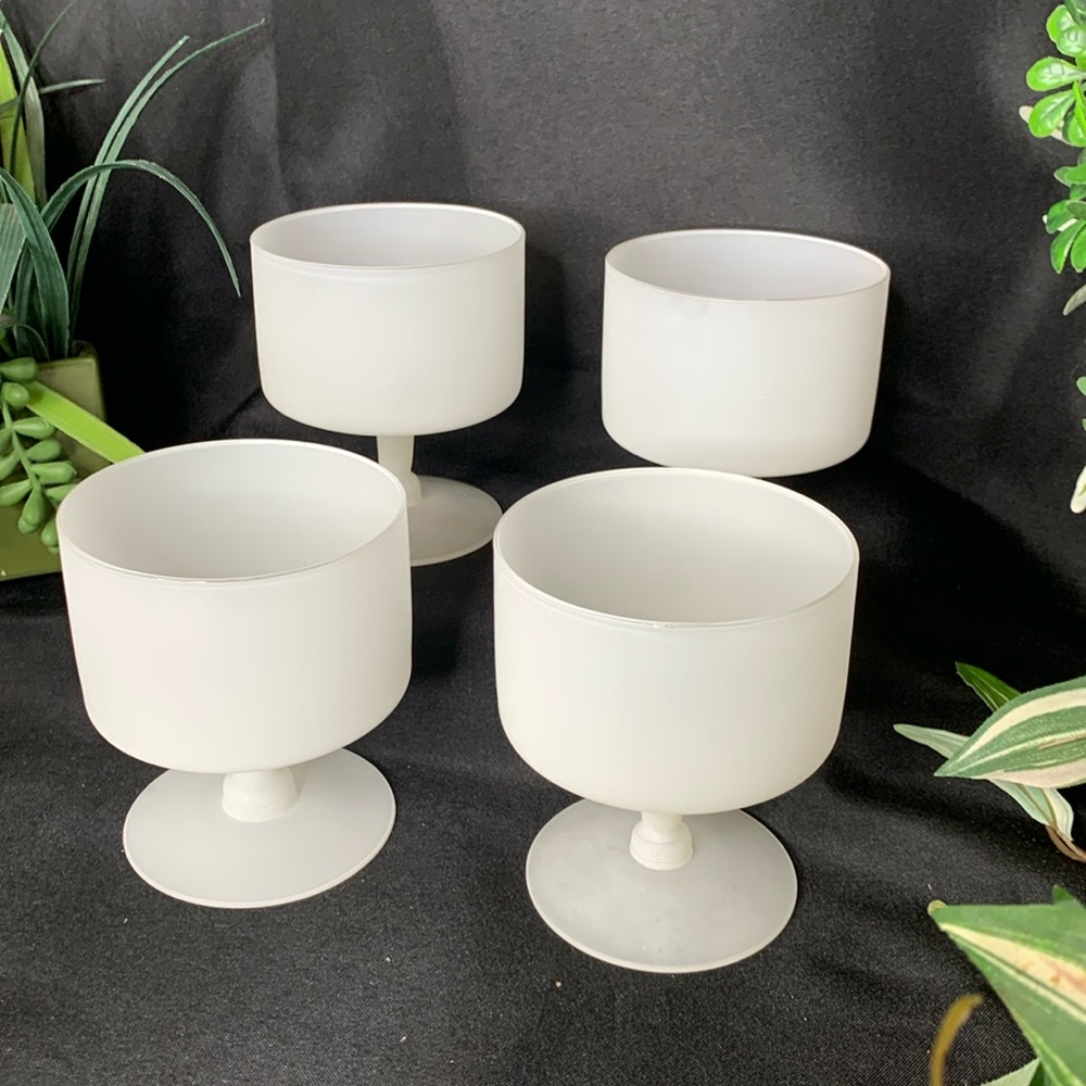 Set of 4 unusual blown glass Frosted sherbet / champagne coupes / glasses